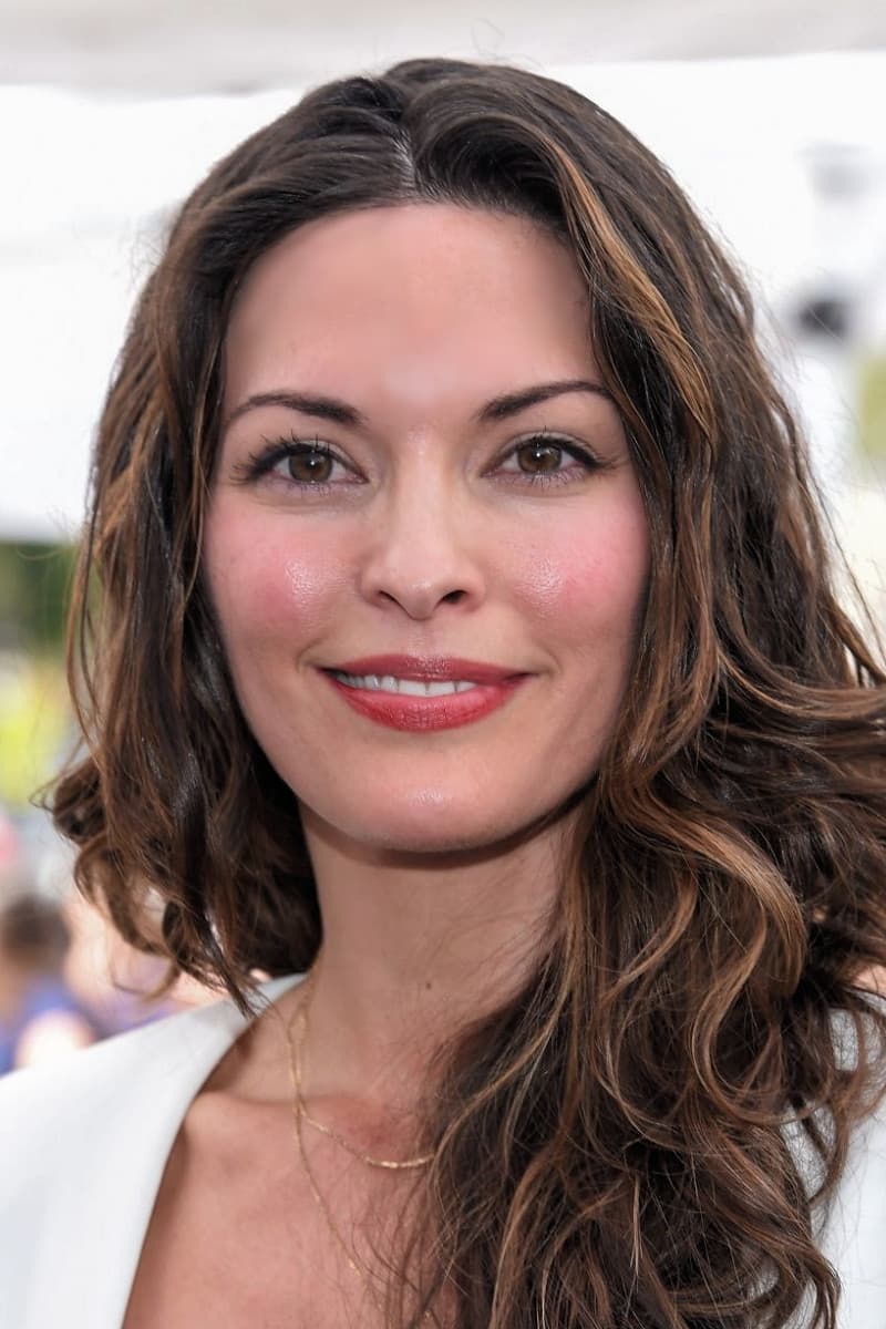 Alana De La Garza
